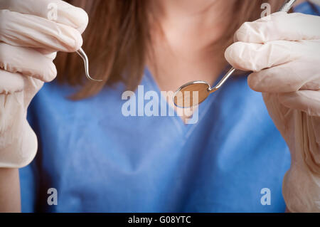 Nahaufnahme eines Zahnarztes bei der Arbeit Stockfoto