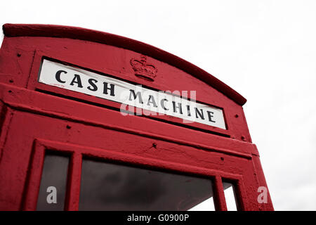 Rote Telefonzelle umgewandelt, Geldautomat Stockfoto