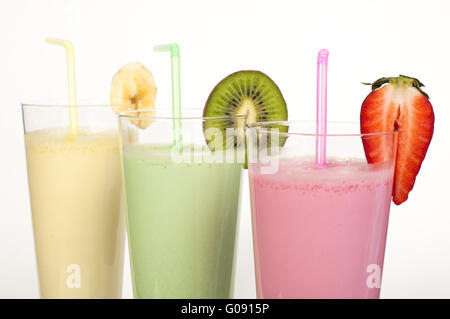 Banane, Kiwi und Erdbeer Milchshake und frischen fruis Stockfoto