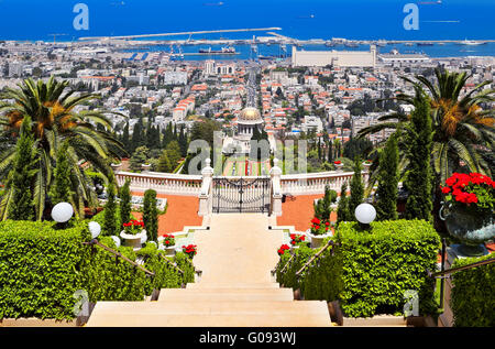 Haifa-Blick auf Mittelmeer und Bahai-Gärten Stockfoto