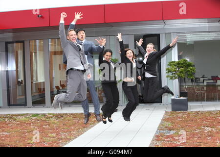 Triumphale Business Team jubeln und feiern Stockfoto