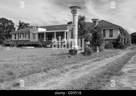 Der Haupteingang führt zu den verlassenen ehemaligen Taree City Bowling Club, in regionalen Australien Stockfoto