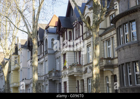 Häuserzeile im Süden von Bonn, Deutschland Stockfoto