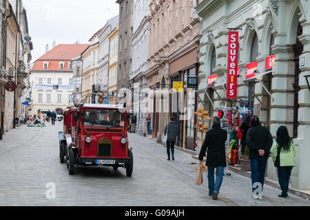 Eine lokale Sightseeing-Mini-Bus in Bratislava, Slowakei Stockfoto