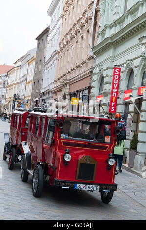 Eine lokale Sightseeing-Mini-Bus in Bratislava, Slowakei Stockfoto