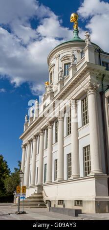 Das alte Rathaus von Potsdam in Deutschland mit atlas Stockfoto