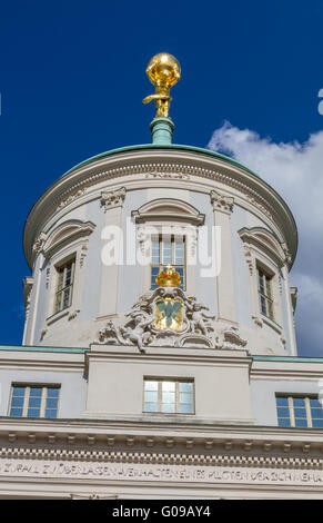 Detail der alten Rathaus Potsdam in Deutschland Atlas Durchführung der Welt Stockfoto