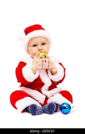 Kleiner Weihnachtsmann mit Spielzeug und Kugeln in Händen Stockfoto