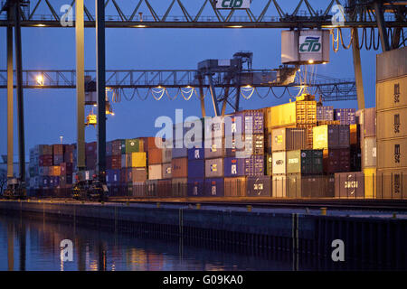 Hafen mit Containerterminal, Dortmund, Deutschland. Stockfoto