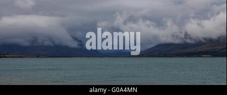 Dramatischer Himmel über Lake Ohau, Neuseeland. Verregneten Sommertag. Stockfoto