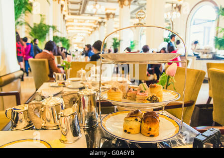 Am Nachmittag High Tea-Time im Peninsula Hong Kong Stockfoto