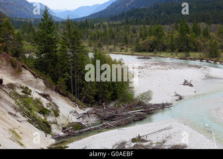 Wilde Flusslandschaft der Isar, Oberbayern Stockfoto