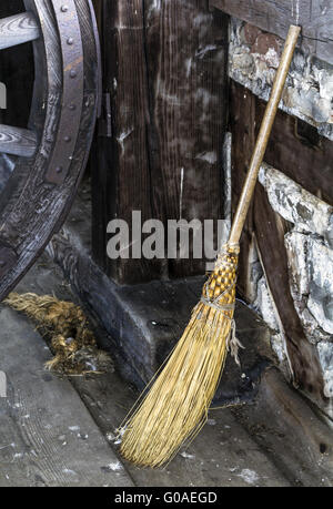 Antike Schneebesen Besen Stockfoto