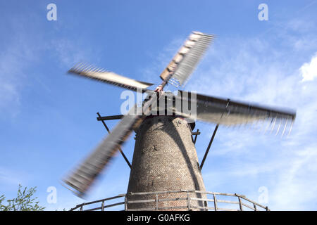 Rotierende Kriemhildsmill an der Stadtmauer in Xanten Stockfoto