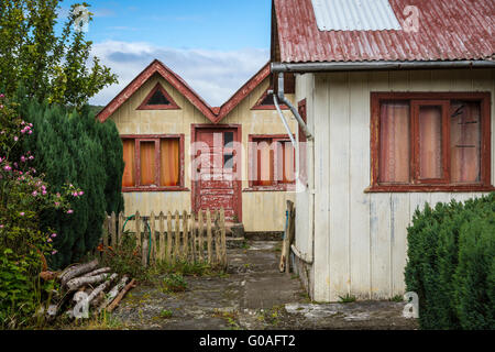 Verlassene Häuser auf Quinchao Island, Chile, Südamerika. Stockfoto