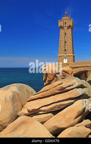 Der Leuchtturm von Ploumanac'h, Bretagne, Frankreich Stockfoto