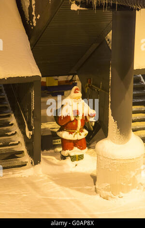 Abbildung von Santa Claus am Flughafen Rovaniemi in Fink Stockfoto