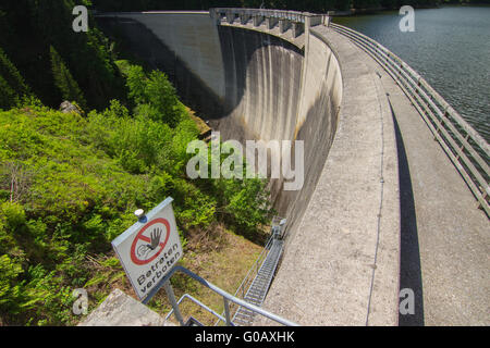 Stausee in den Alpen Stockfoto