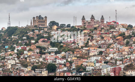 Dicht gepackten Häuser auf den Hügeln von Antananarivo Stockfoto