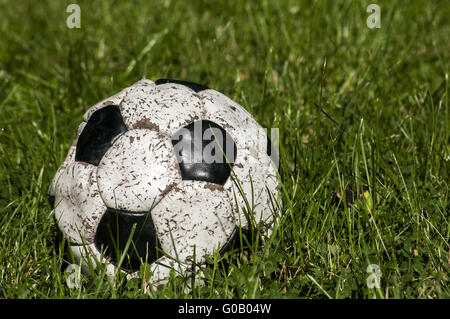 Alte gebrauchte Grunge schäbig Leder verwitterte Fußball ba Stockfoto