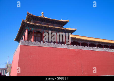Ein Turm entlang dem aufrechten Tor vom Tiananmen-Platz in der verbotenen Stadt In Peking, China Stockfoto