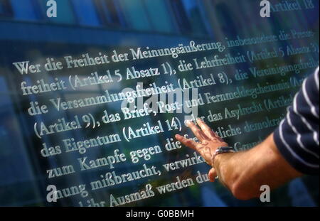 Glas-Schild mit writing(handwriting) der Grund- Stockfoto