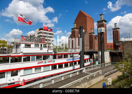 Innenhafen, inneren Hafen Duisburg war ein zentraler Hafen am Rhein, umgewandelt in ein kulturelles, Büro und wohnen, Stockfoto