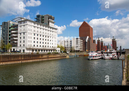 Innenhafen, inneren Hafen Duisburg war ein zentraler Hafen am Rhein, umgewandelt in ein kulturelles, Büro und wohnen, Stockfoto