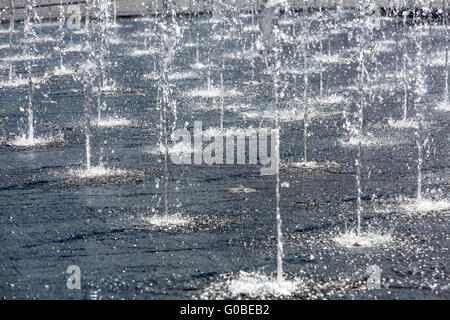 Brunnen, eingebettet in den Boden, Wasserspiele, Stockfoto