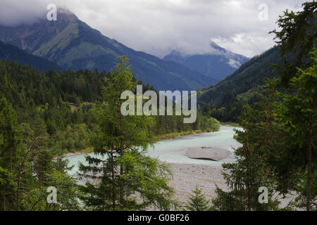 Wilde Flusslandschaft der Tiroler Lech, Österreich Stockfoto