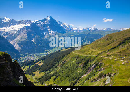 Atemberaubende Aussicht auf Eiger North Face und Berner Alpen Sommer von Grindelwald First, im Berner Oberland, Schweiz Stockfoto