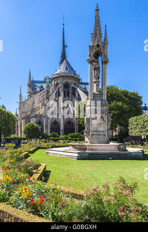 Rückseitige Ansicht von Notre Dame in Paris, Frankreich Stockfoto