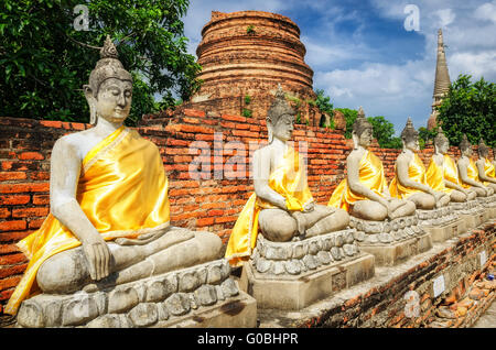 Ayutthaya (Thailand), Buddha-Statuen in einem alten Tempelruinen Stockfoto