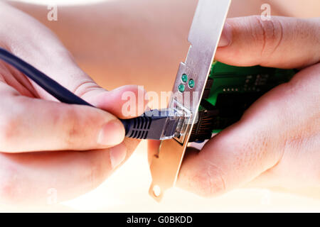 Nahaufnahme Foto einer UTP Steckverbinder RJ-45 Ethernet-Karte Stockfoto