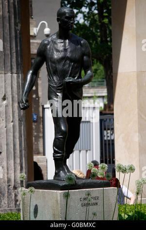 Skulptur Vor der Alten Nationalgalerie, Berlin-Mitte. Stockfoto