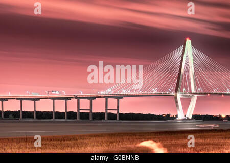Der Arthur Ravenel Jr.-Brücke verbindet Charleston, Mount Pleasant in South Carolina. Stockfoto