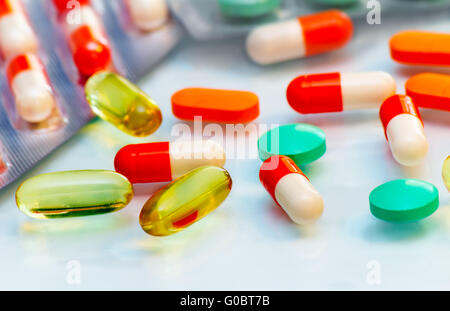 Medikamente: Tabletten und Kapseln. Stockfoto