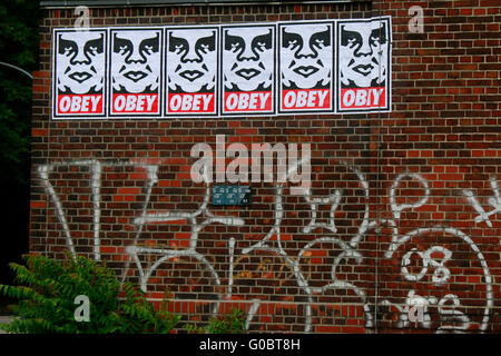 Ein Graffiti des Street Art Kuenstlers Shepard Fairey aus der "Andre the Giant"-Serie, Juni 2015, Berlin-Wedding. Stockfoto