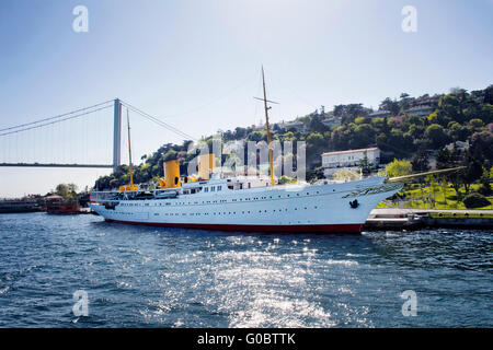 Berühmte Savarona Yacht, die der Gründer der türkischen Republik verwendet, um in Istanbul Stockfoto