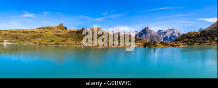 Panorama der Truebsee (See) mit der Spitze Hahnen und Wißbergs der Alpen im Hintergrund, Kanton Nidwalden, zentrale Switerlan Stockfoto