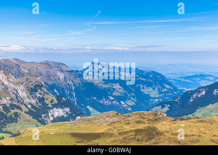 Panoramablick auf die Schweizer Alpen in der Zentralschweiz, Kanton Nidwalden. Stockfoto