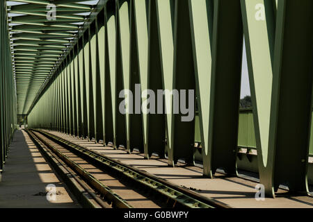 Bahnhof Metallbrücke perspektivische Ansicht Stockfoto