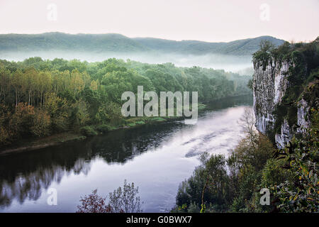 Dordogne-Tal in der Nähe von Cazoulès, Aquitaine, Frankreich Stockfoto