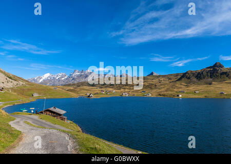 Atemberaubende Aussicht auf Melchsee-See und der Gebirgskette des Titlis in der Zentralschweiz, Kanton Obwalden. Stockfoto