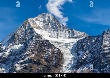 Schließen Sie die Ansicht des Bietschhorn im Kanton Wallis im Süden der Berner Alpen in der Schweiz. die nordöstlichen und südlichen Hängen ar Stockfoto