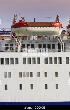 die Rettungsboote auf großen Schiff Stockfoto