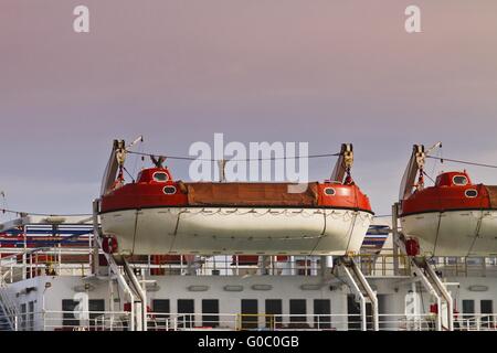 die Rettungsboote auf großen Schiff Stockfoto