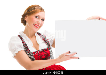 Bayerische Frau im Dirndl, leere Schild hält. Stockfoto