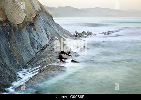 Klippe von Zumaia, Baskenland, Spanien Stockfoto