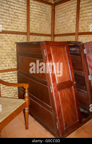 Blick auf eine Holzsauna-Box in einer Ayurveda-Klinik Stockfoto